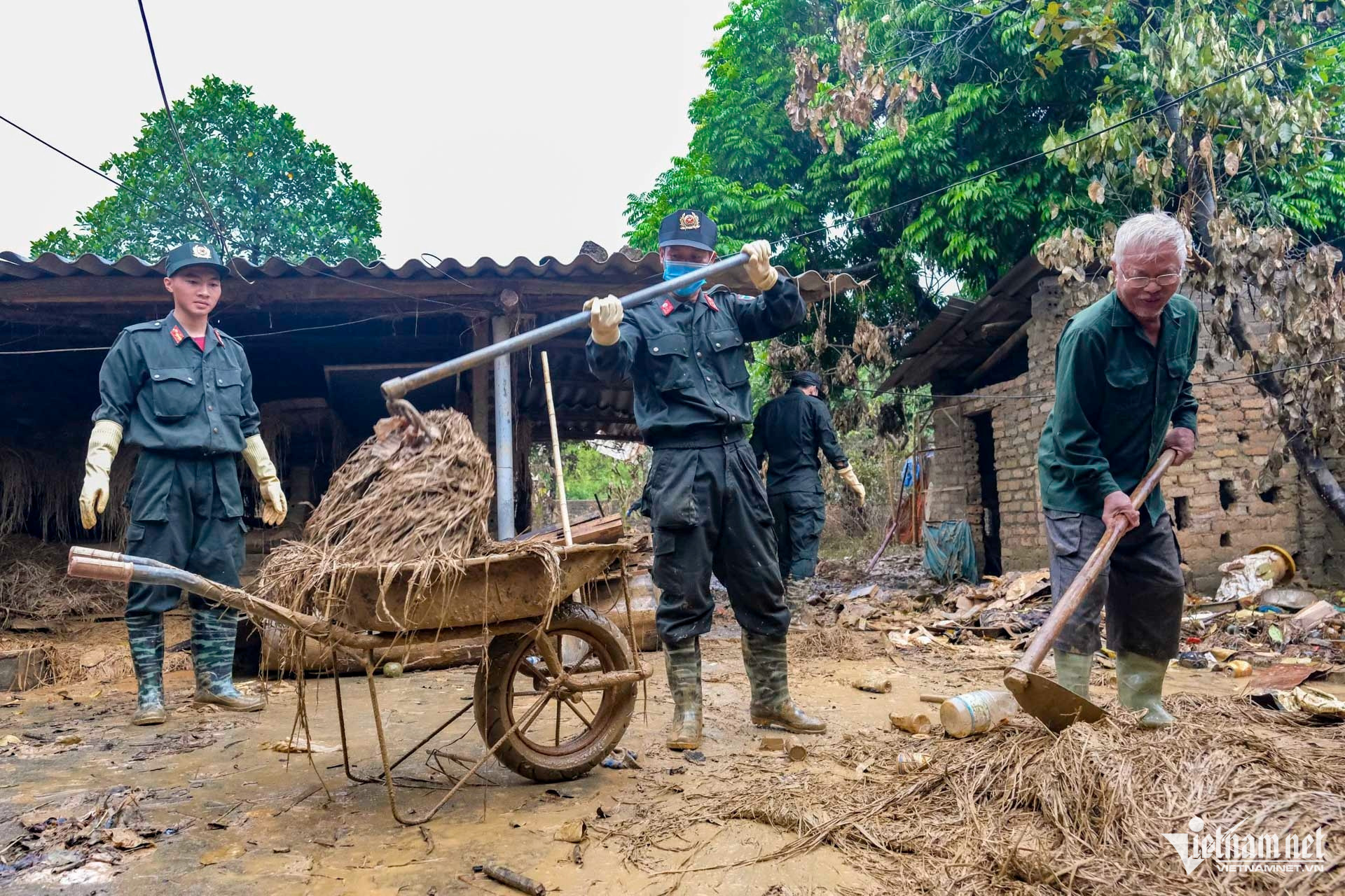 W-dọn dẹp sau bão lũ ở Bắc Ninh_9.JPG.jpg