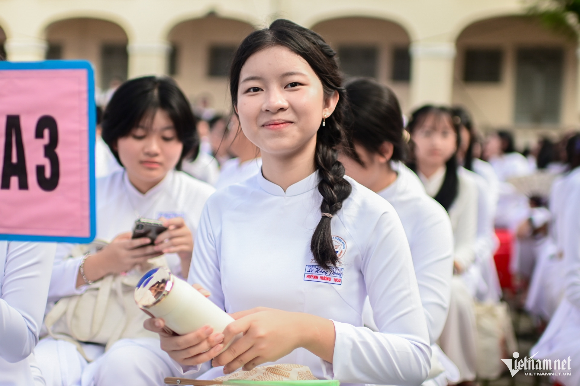 W-học sinh TPHCM nguyễn huế 10.jpg