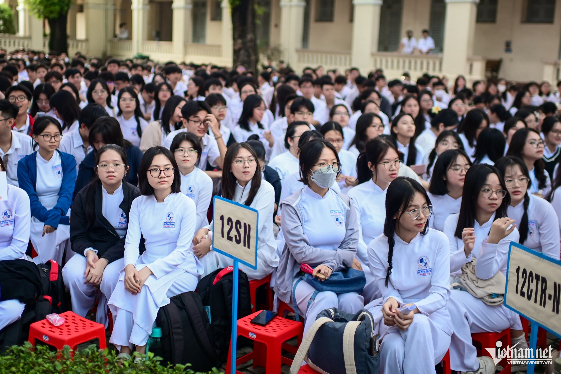 W-học sinh TPHCM nguyễn huế 13.jpg