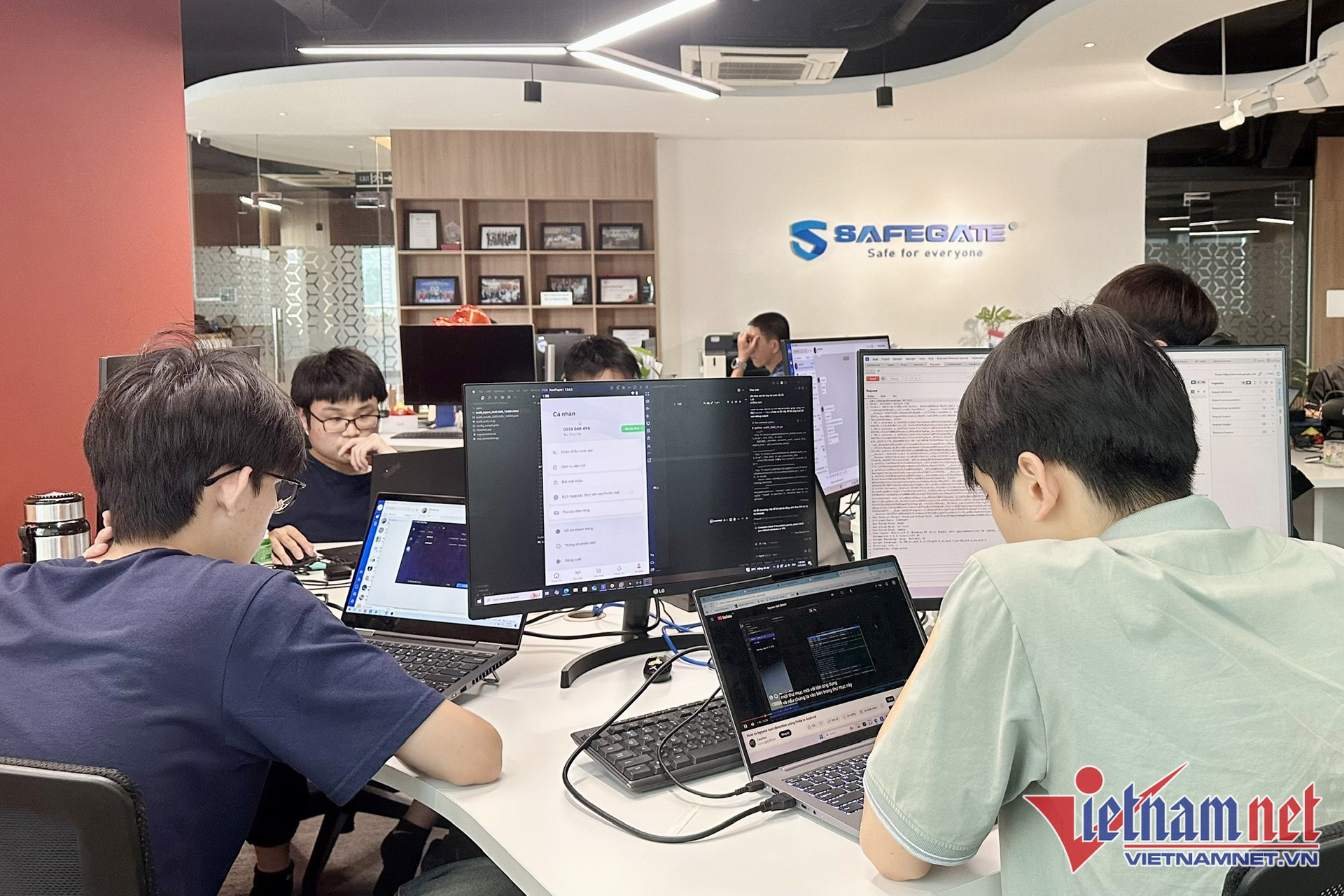 W-nhan luc an ninh mang.jpg