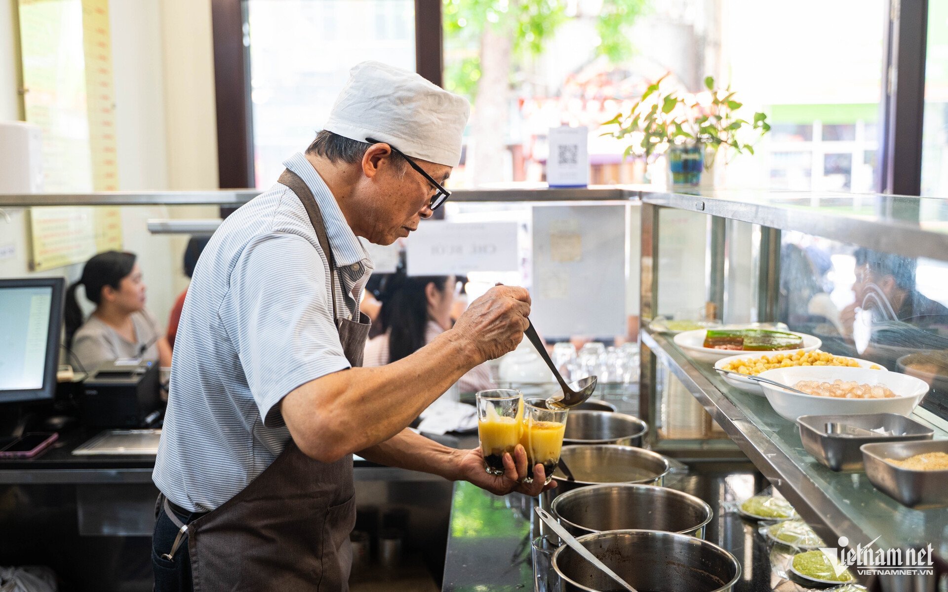 W-quán chè mười sáu hà nội.jpg