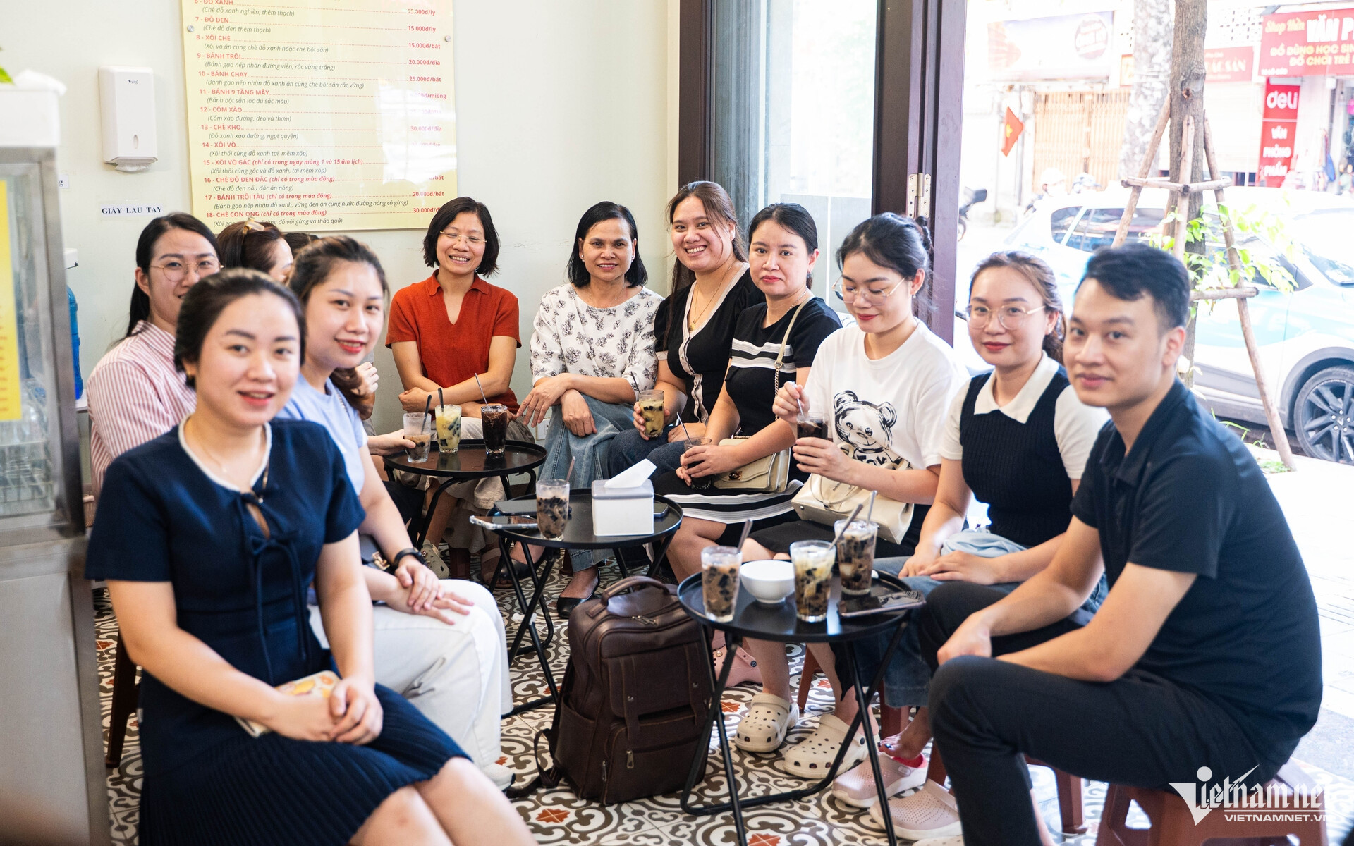 W-quán chè mười sáu hà nội.jpg