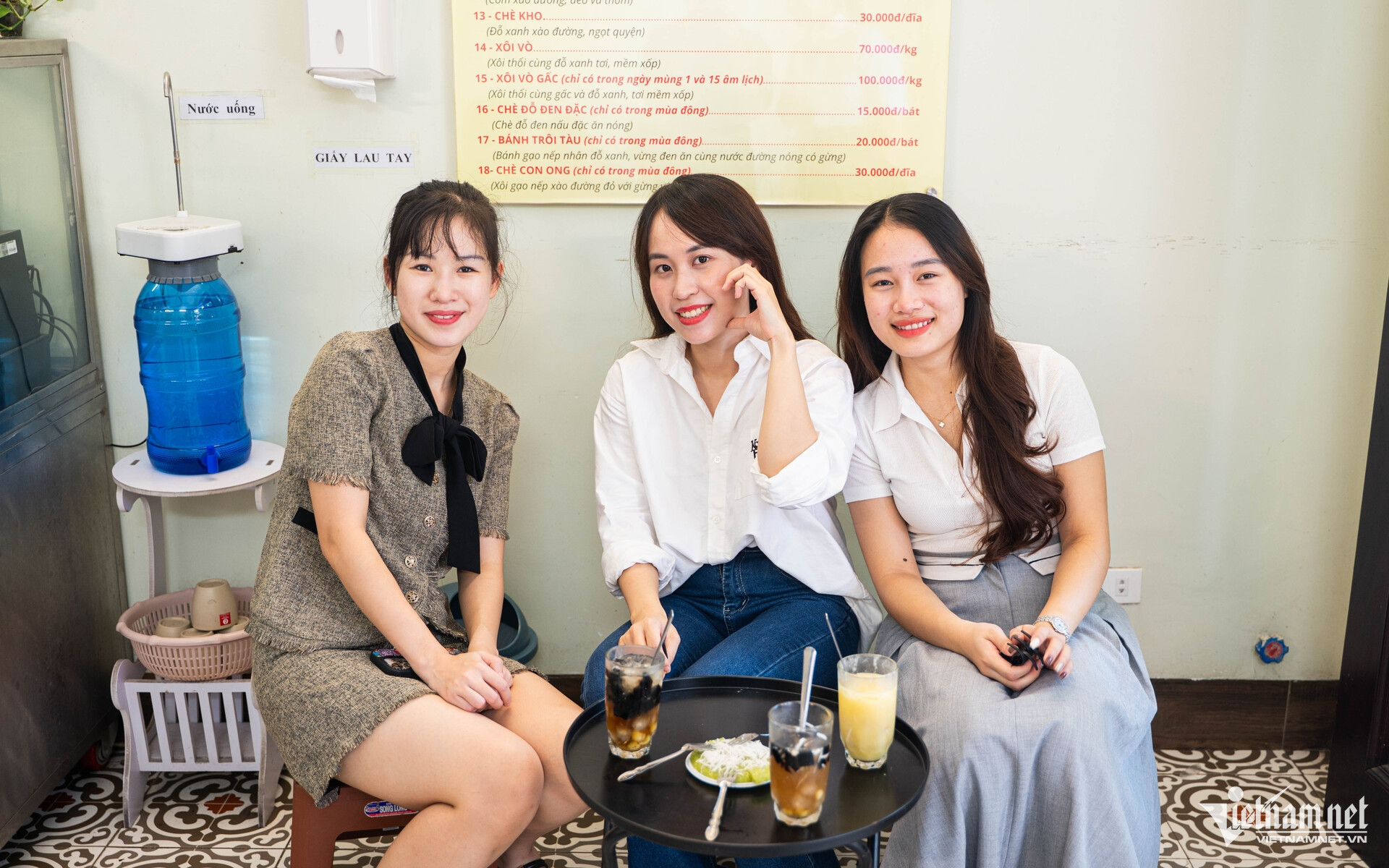 W-quán chè mười sáu hà nội.jpg