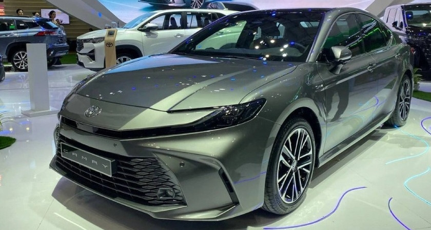 Xe sedan cỡ D 'phá đáy': Toyota Camry, KIA K5, Honda Accord tương lai mịt mờ