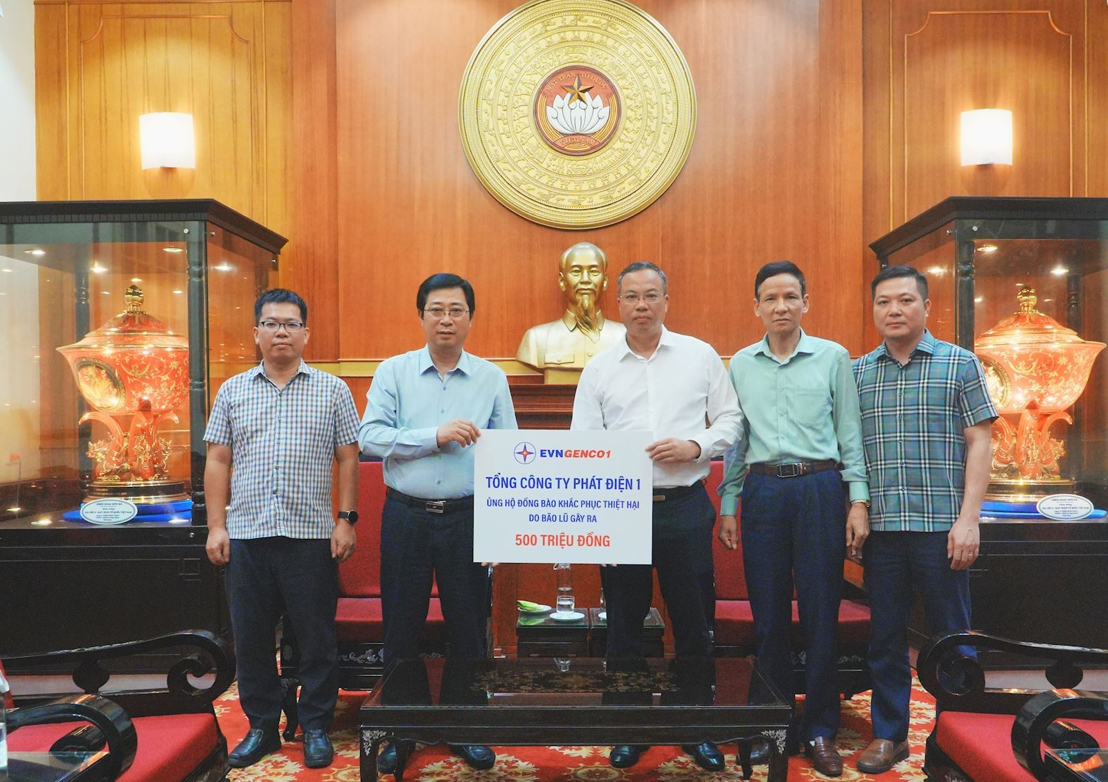 1 (2) EVN ủng hộ .jpg