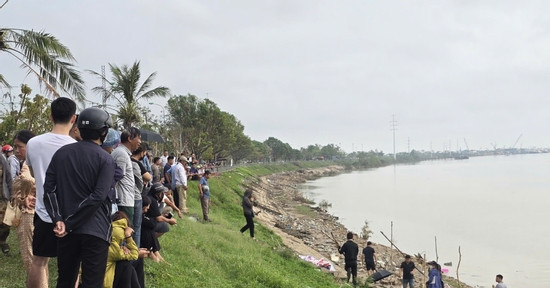 Bản tin cuối ngày 15/10: Vụ bố ôm hai con nhảy cầu: Tìm thấy thi thể cuối cùng