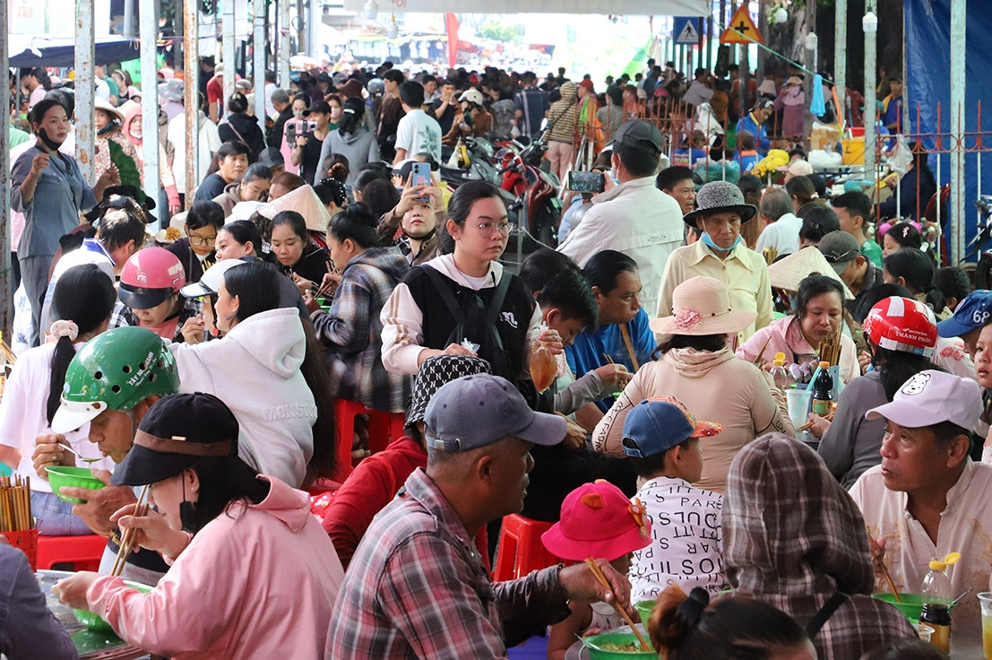 3.000 người nấu tiệc chay đãi khách dự lễ giỗ Anh hùng dân tộc Nguyễn Trung Trực