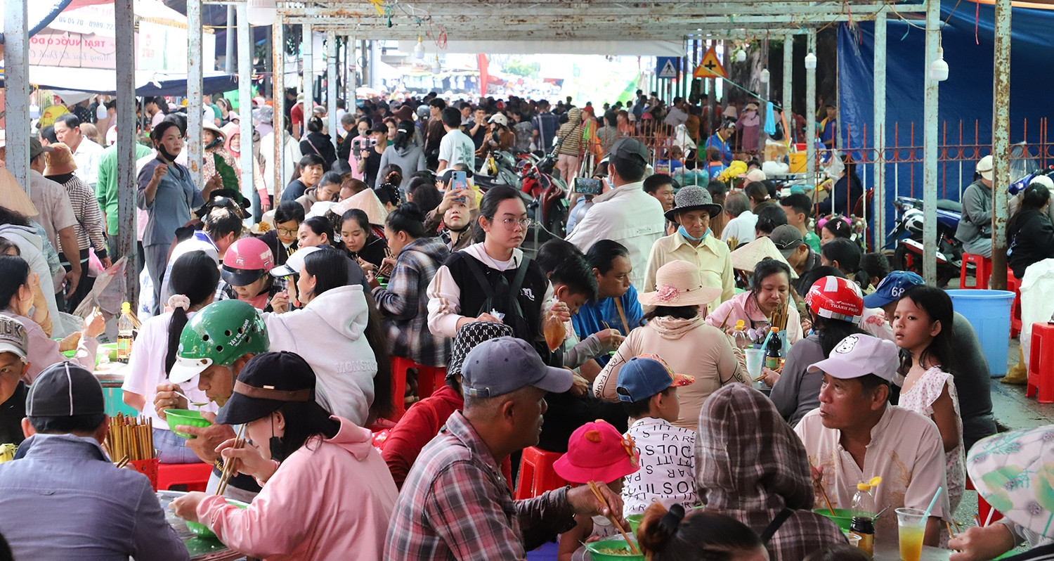 3.000 người nấu tiệc chay đãi khách dự lễ giỗ Anh hùng dân tộc Nguyễn Trung Trực