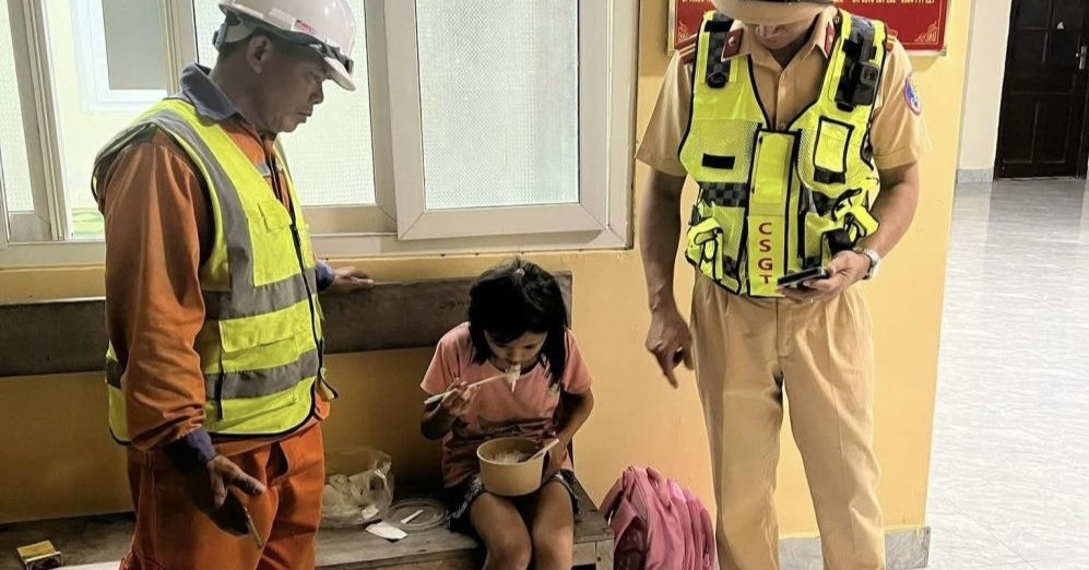 Bé gái đi thăm bà ốm, bị lạc nhiều giờ trên cao tốc