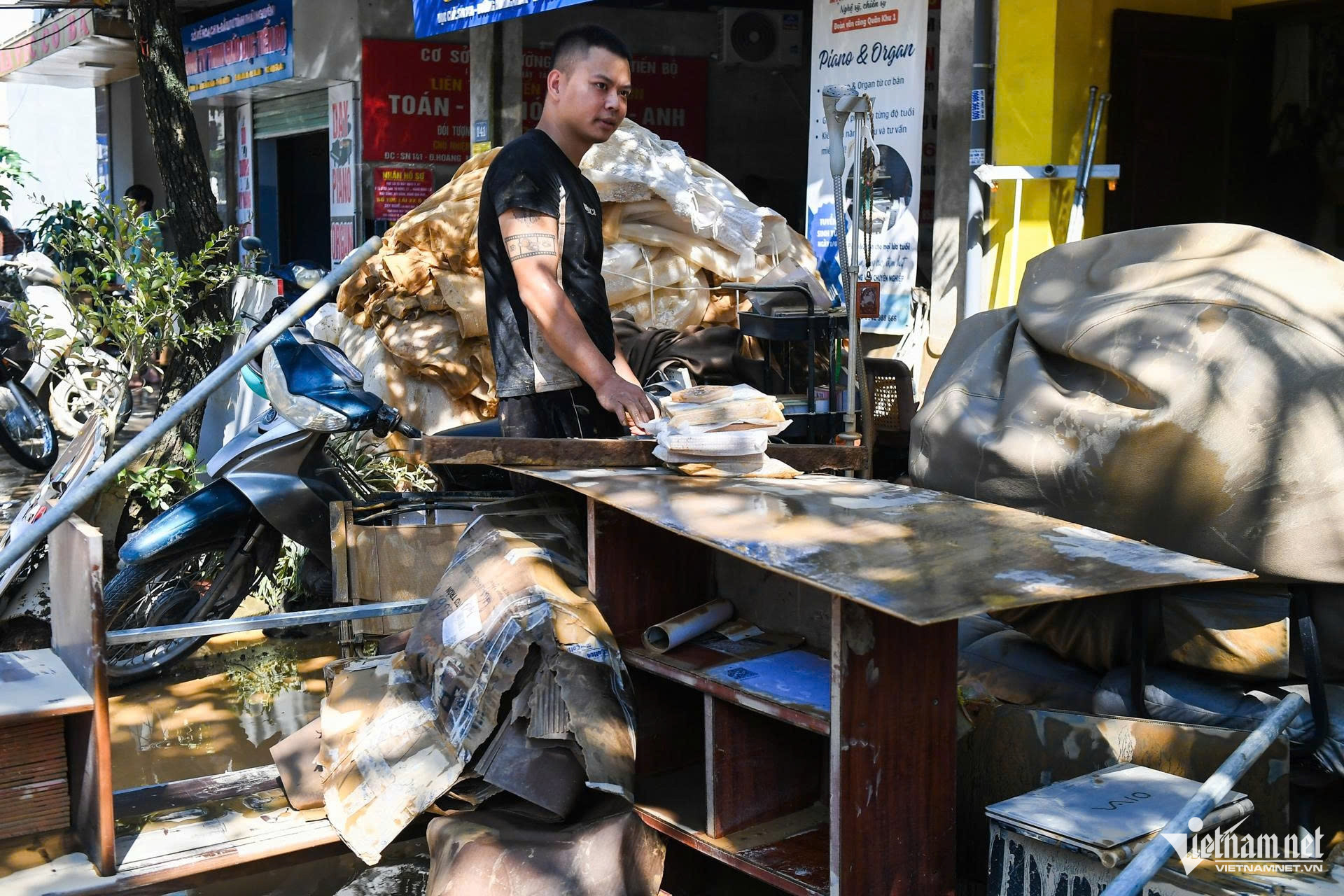 don nha sau bao lu vietnamnet.jpg