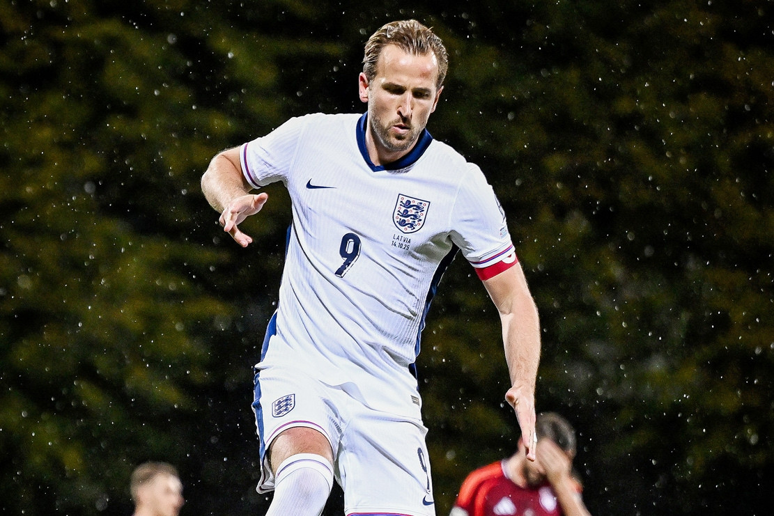 Harry Kane bay cao, đưa tuyển Anh vào VCK World Cup 2026