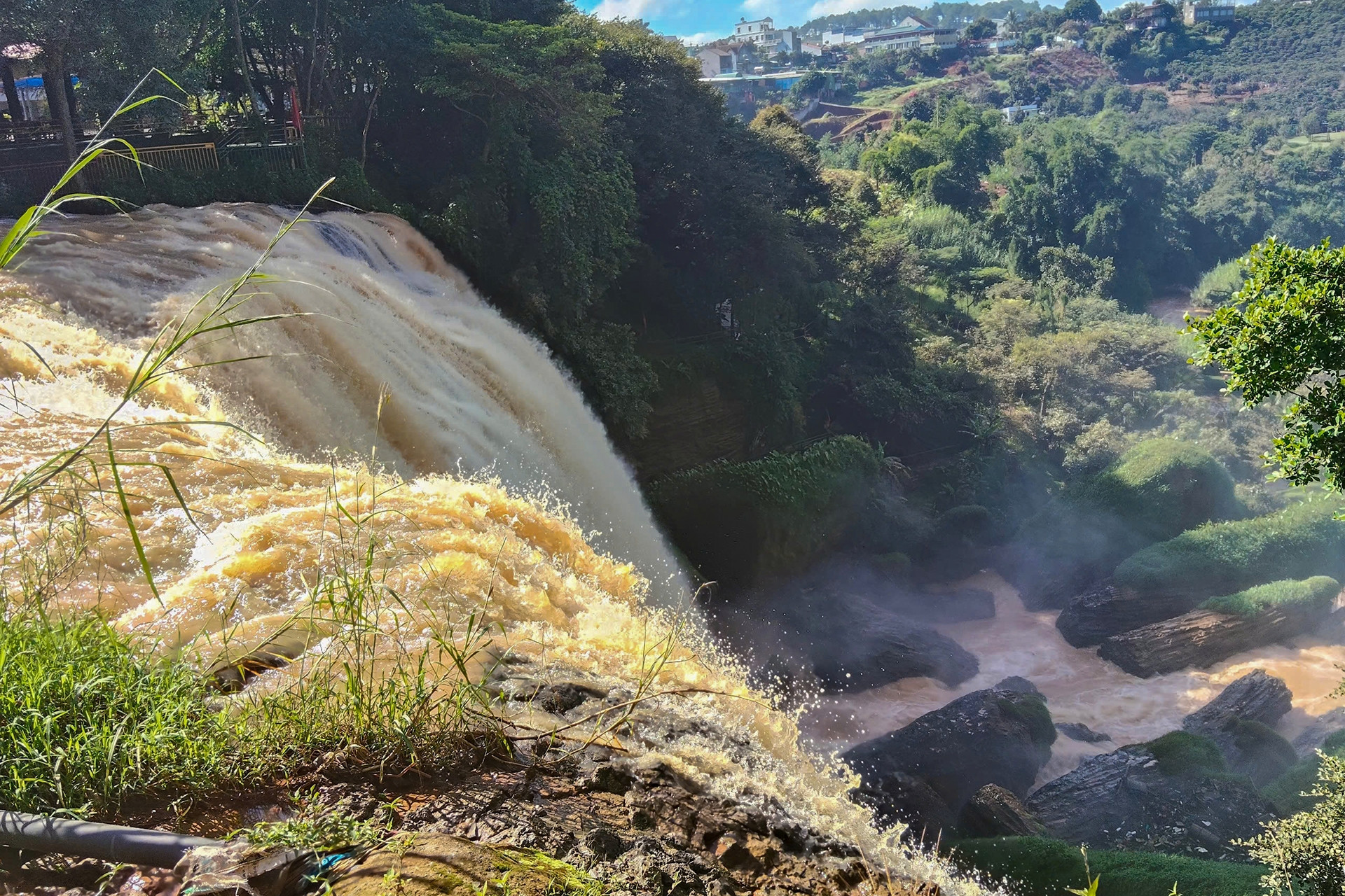 Khách nữ mất tích bí ẩn, nhân viên quán trích xuất camera phát hiện cảnh bất ngờ