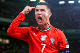 Ronaldo lập cú đúp, Bồ Đào Nha vẫn rơi chiến thắng phút chót