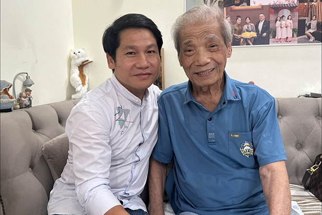 Trọng Tấn đến thăm NSND Trần Hiếu, vợ NSND Công Lý gửi lời tình cảm đến chồng