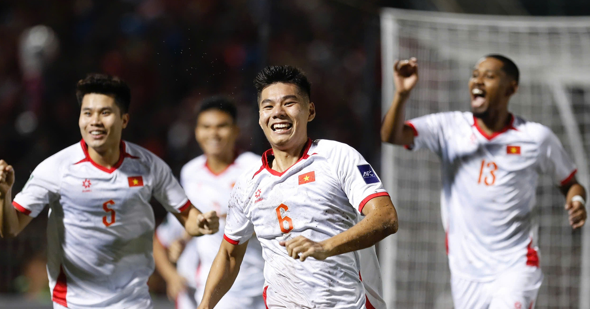 Tuyển Việt Nam nhận tin cực vui từ FIFA sau 2 t...