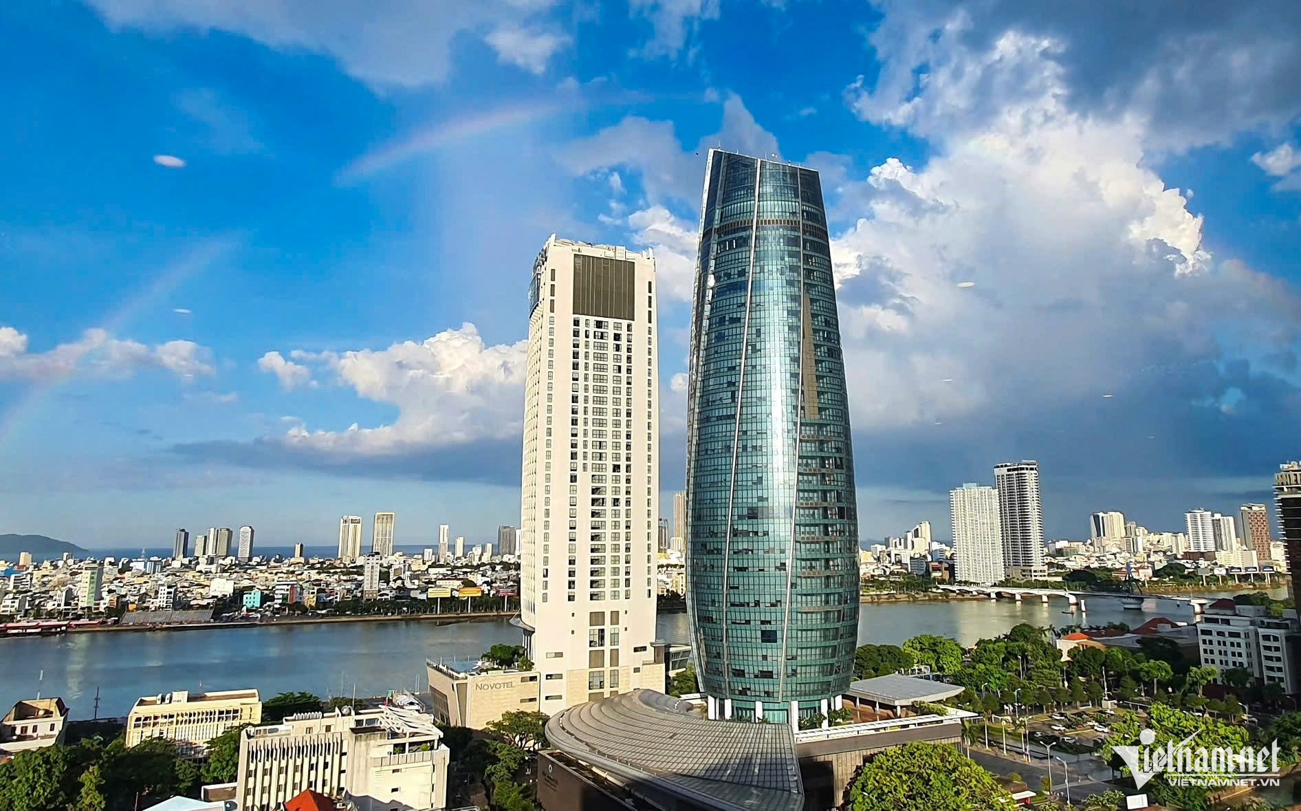 w toa nha hanh chinh 60302.jpg