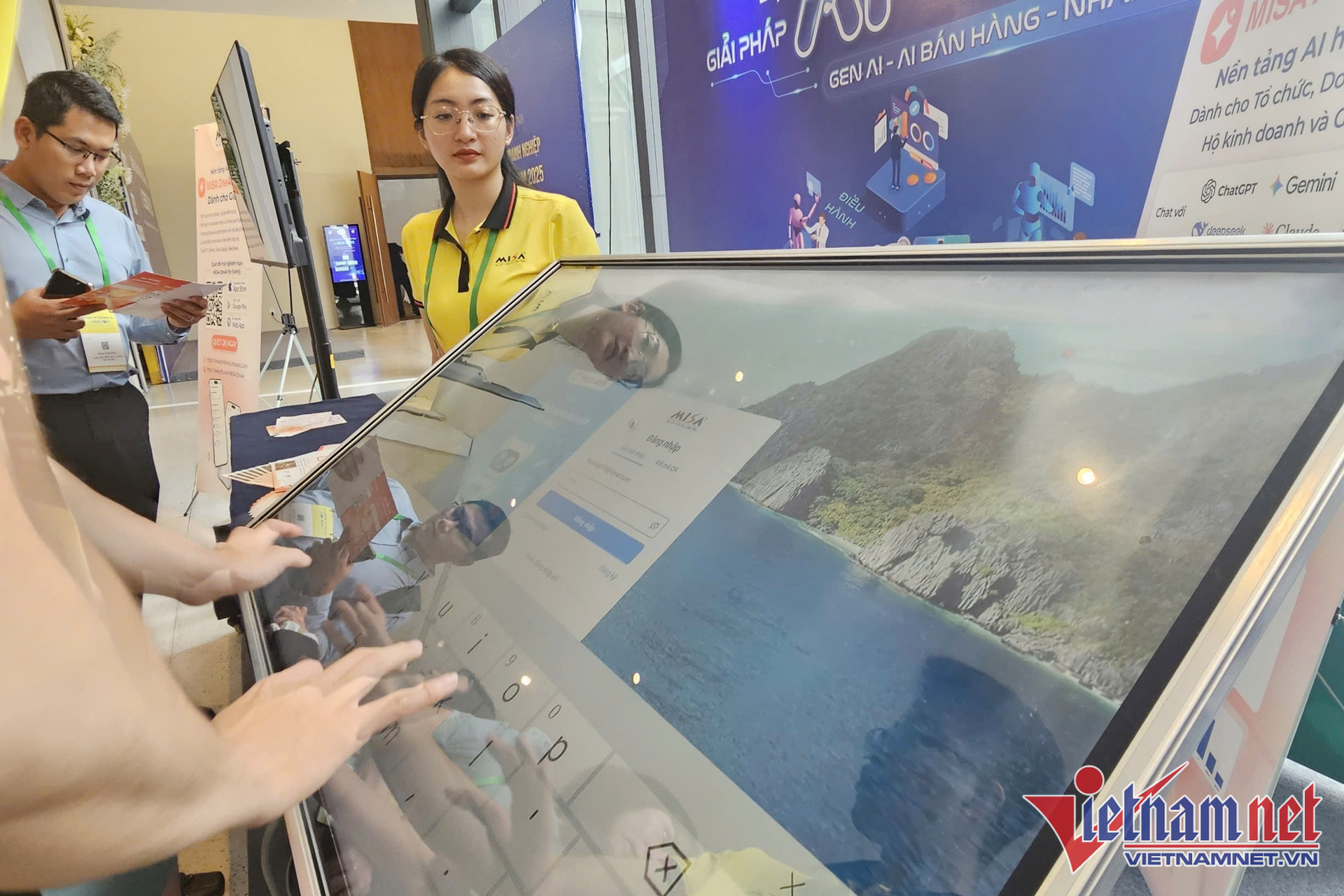 Yếu tố then chốt để doanh nghiệp, tổ chức thành công trong chuyển đổi AI 1 W-ung dung AI 01.jpg