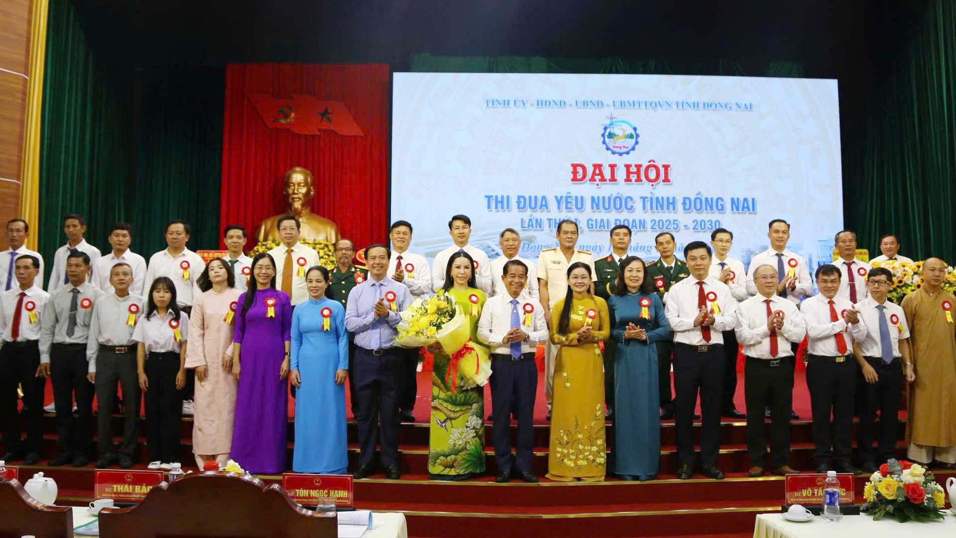 04 thi dua yeu nuoc.jpg