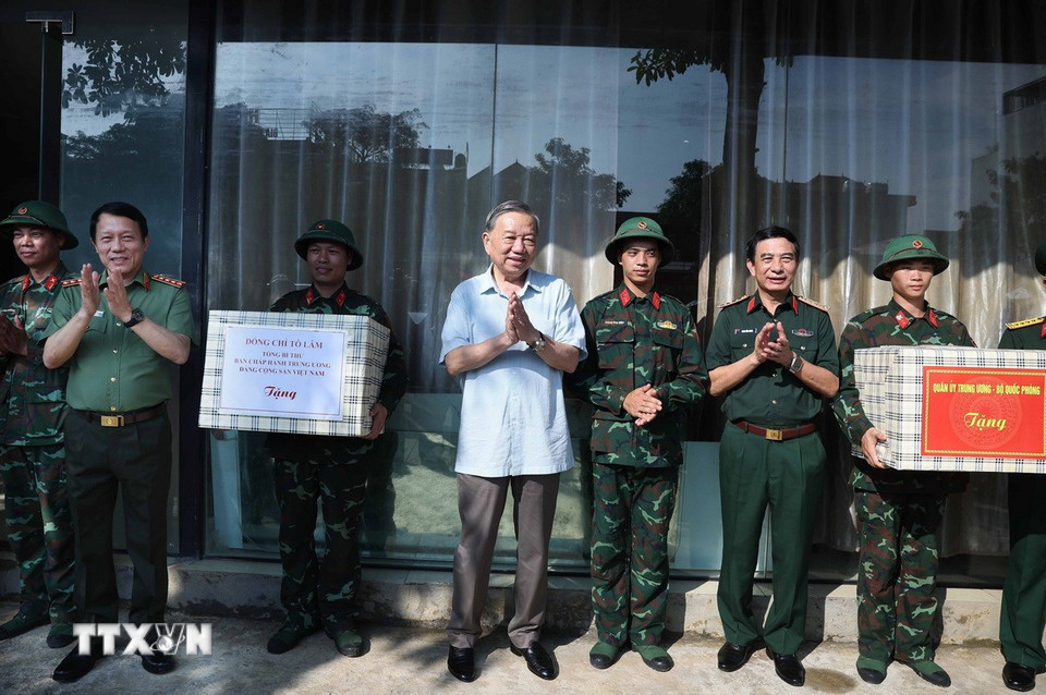 1610 tong bi thu tham hoi nhan dan thai nguyen 3.jpg