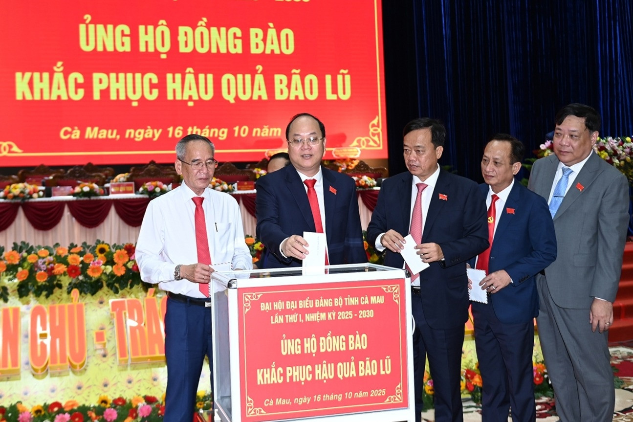 450 đại biểu dự Đại hội Đảng bộ tỉnh Cà Mau ủng hộ đồng bào bị bão lũ
