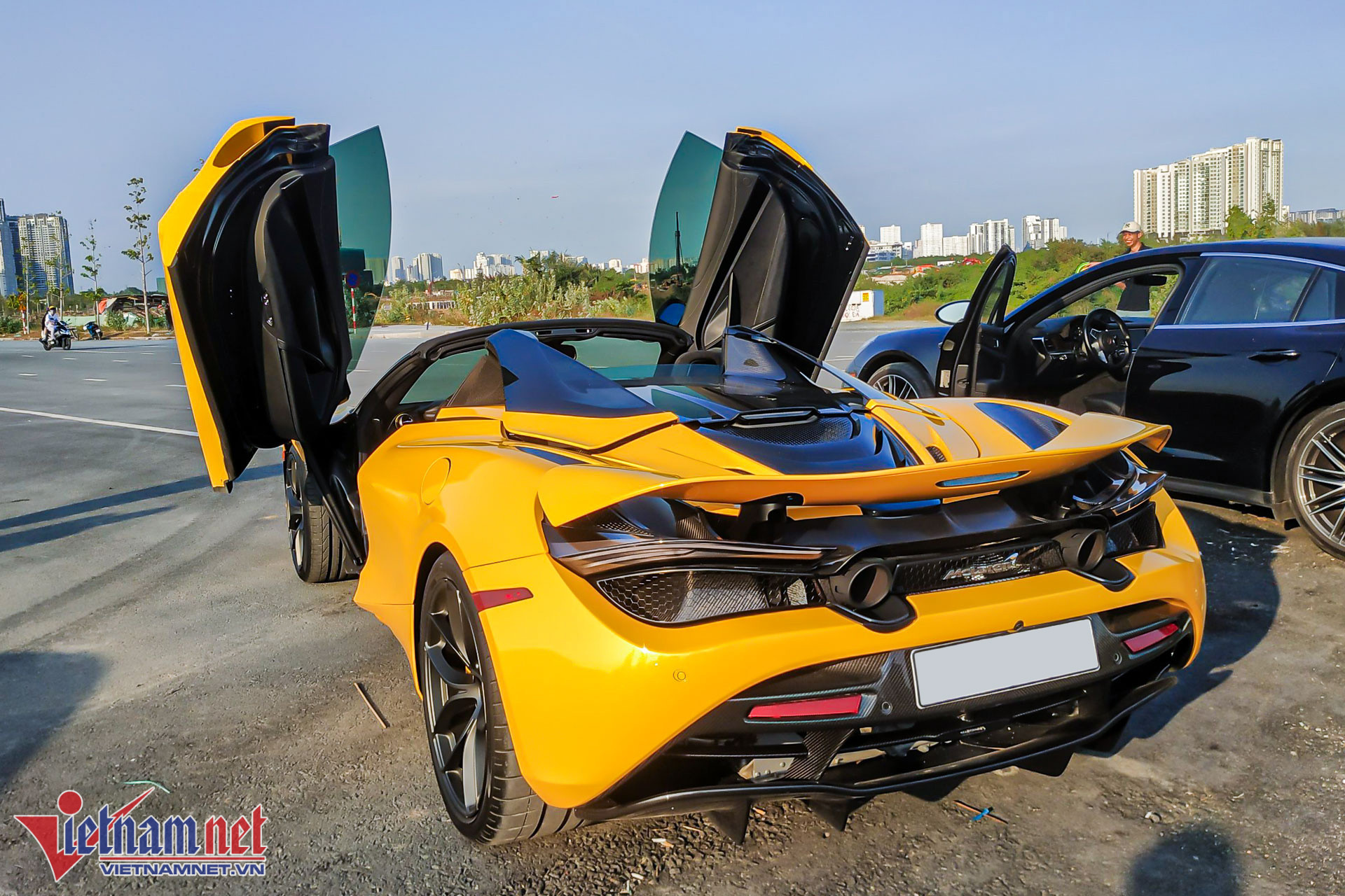 720s canh sat 4.jpg