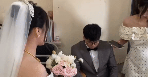Cưới giáo viên tiếng Anh, chú rể Hà Nội thực hiện thử thách đón dâu độc lạ