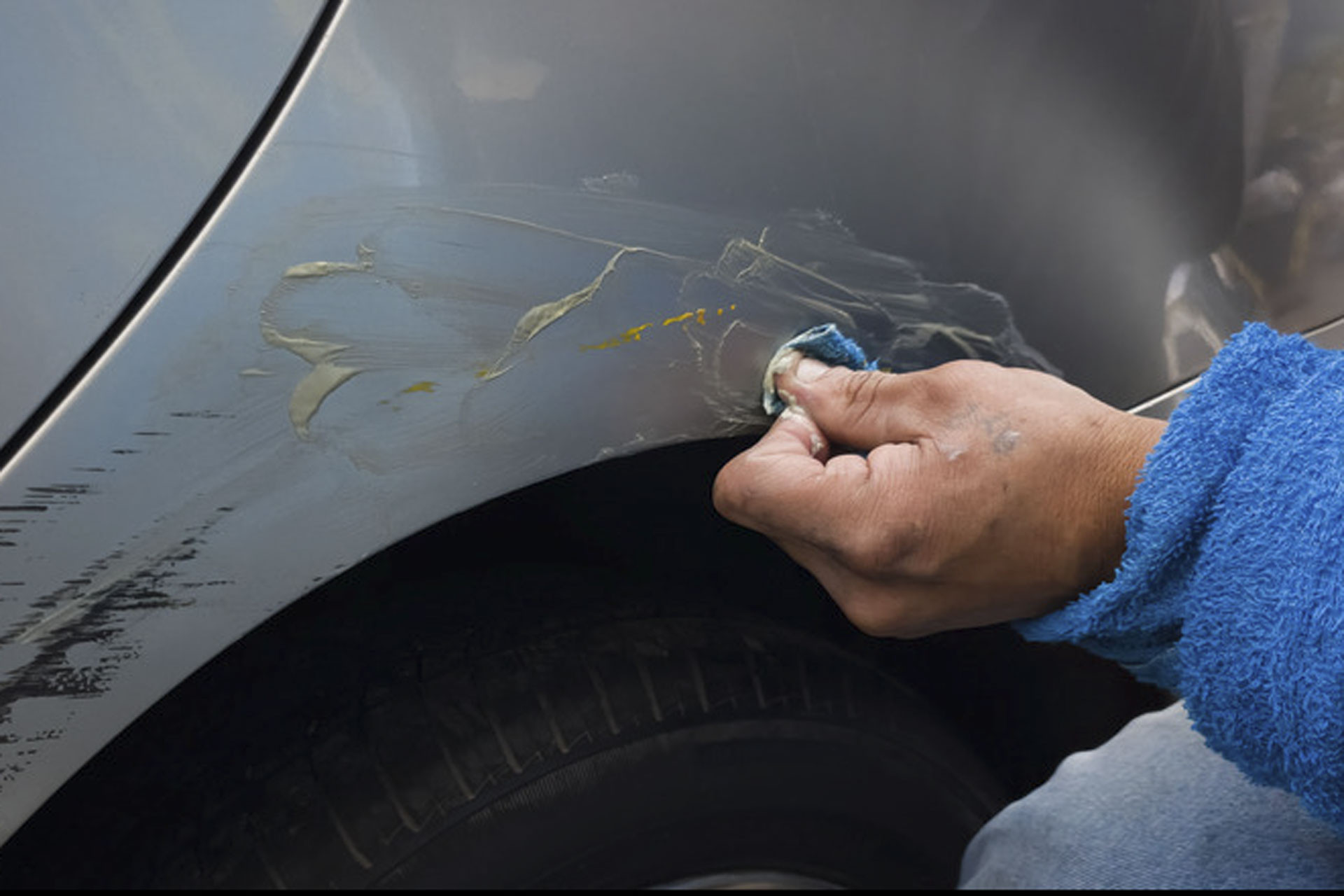 dung kem danh rang xu ly vet xuoc o to.jpg