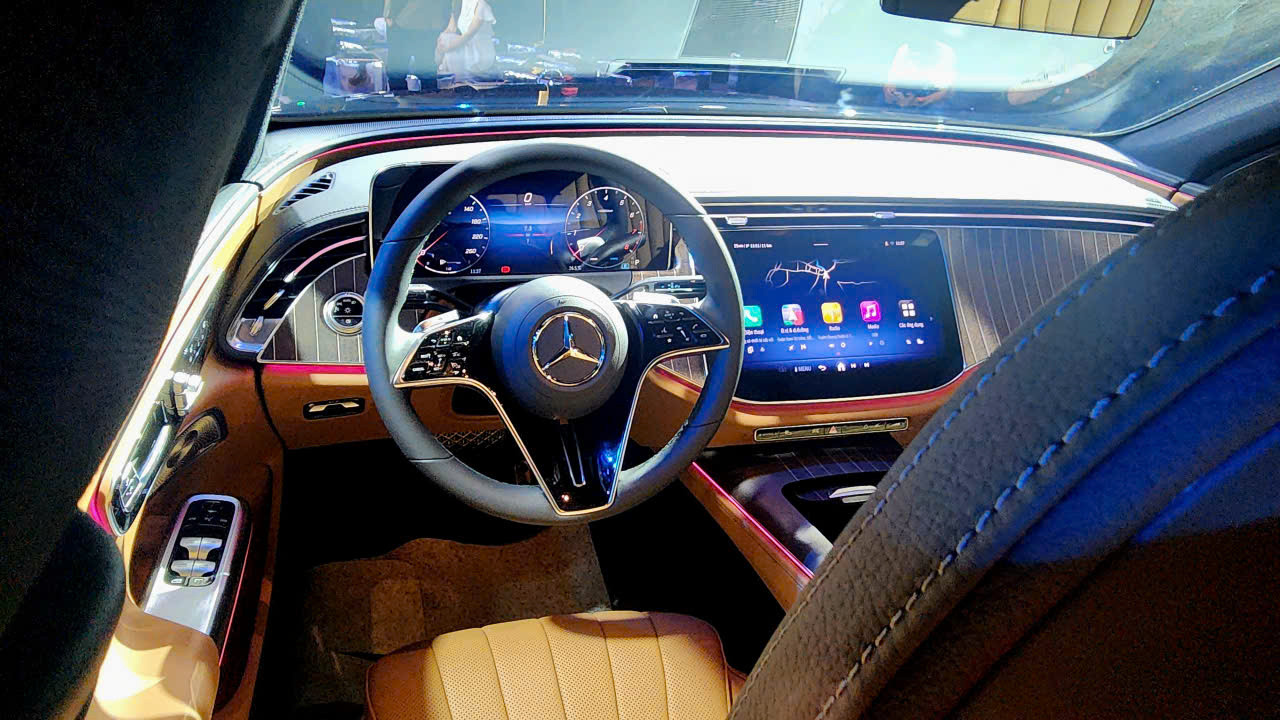 E 200 Exclusive 2.jpg