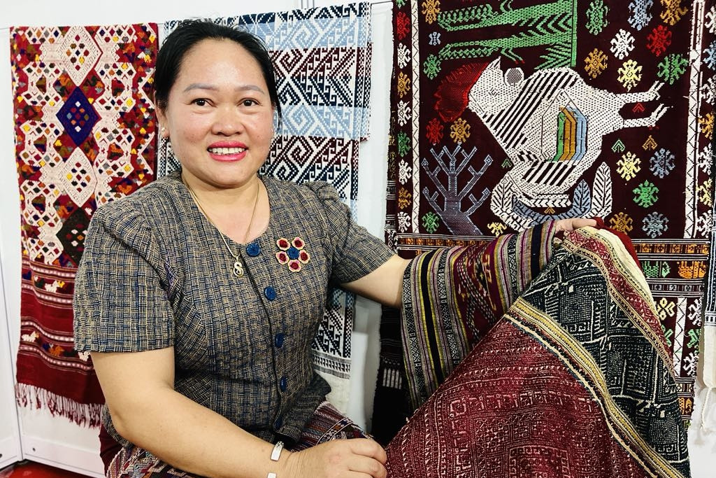 Hành trình giữ nghề dệt truyền thống của người phụ nữ dân tộc Lào ở Điện Biên