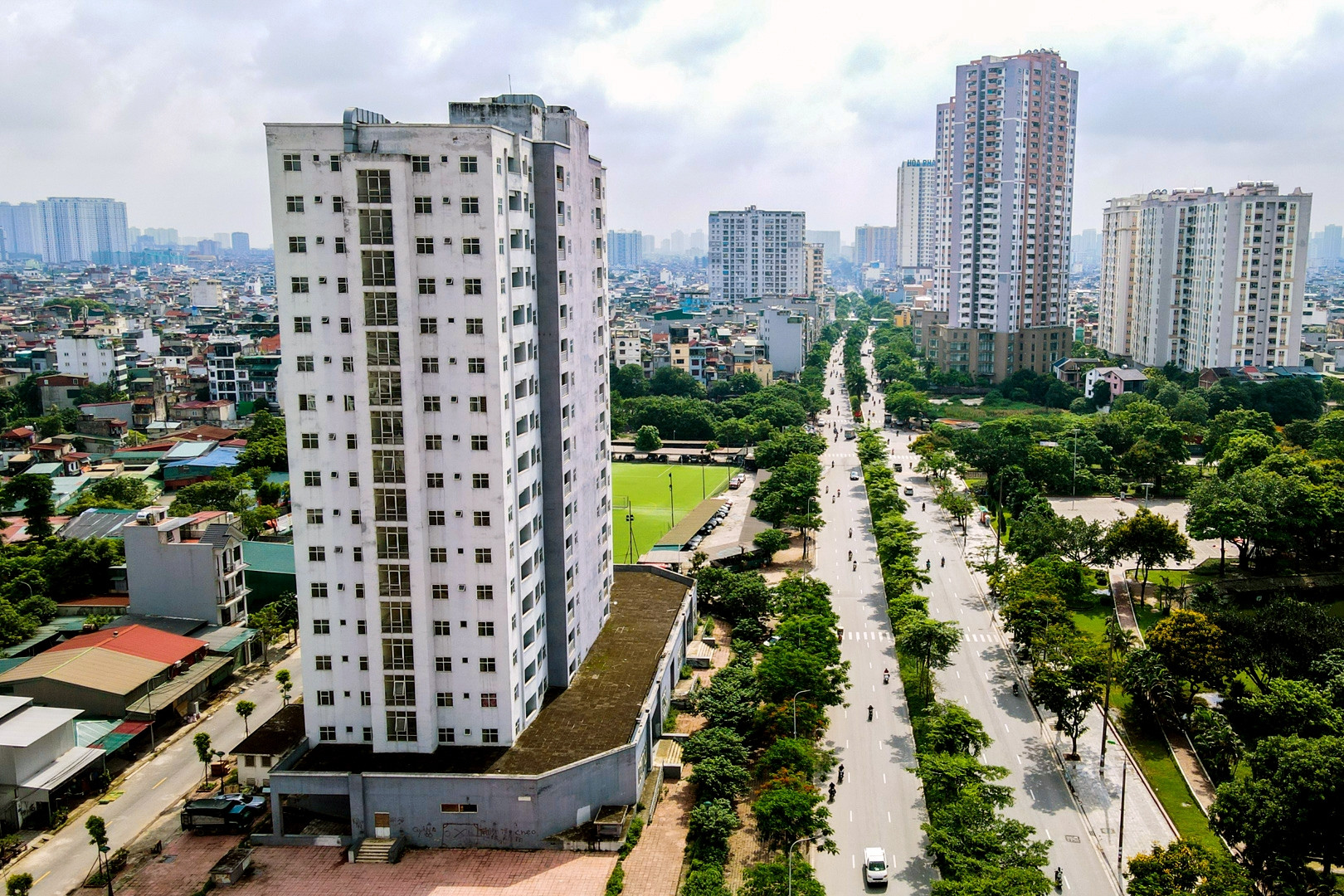 Giá căn hộ chạm 100 triệu đồng/m2, có nên 'xuống tiền' lúc này?
