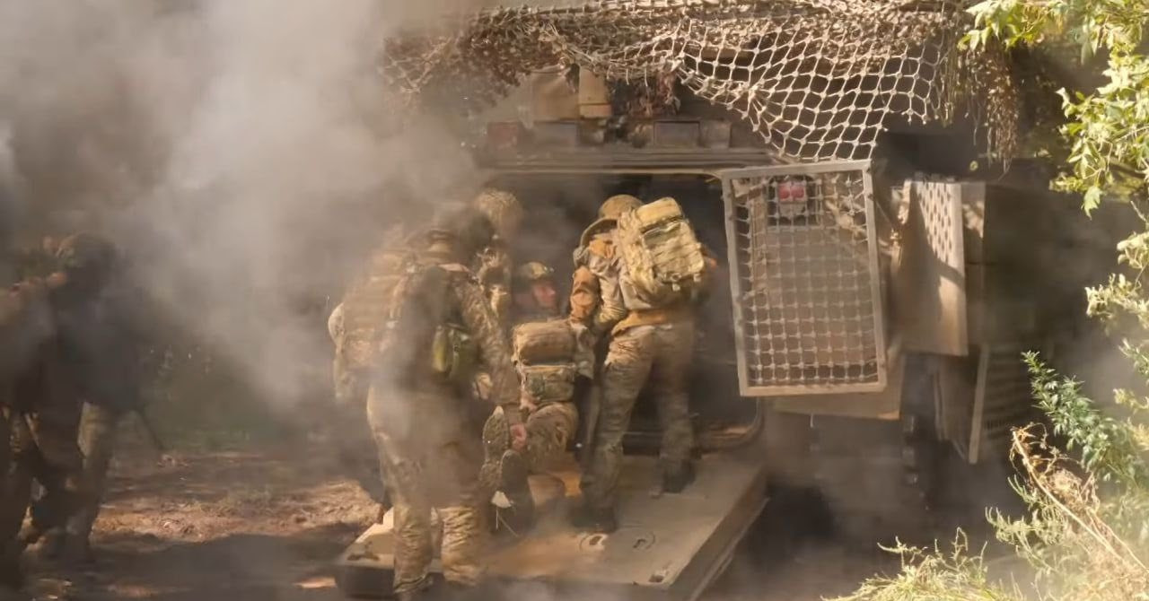 M2A2 Bradley ODS-SA với pháo 25mm bắn 500 phát/phút, tên lửa TOW-"ác mộng" của xe tăng Nga trên chiến trường Ukraine