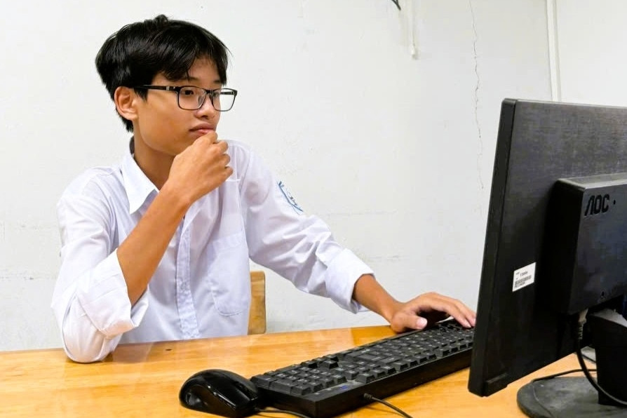 Nam sinh lớp 10 trường làng giành giải Nhất thi học sinh giỏi lớp 12 Hà Nội