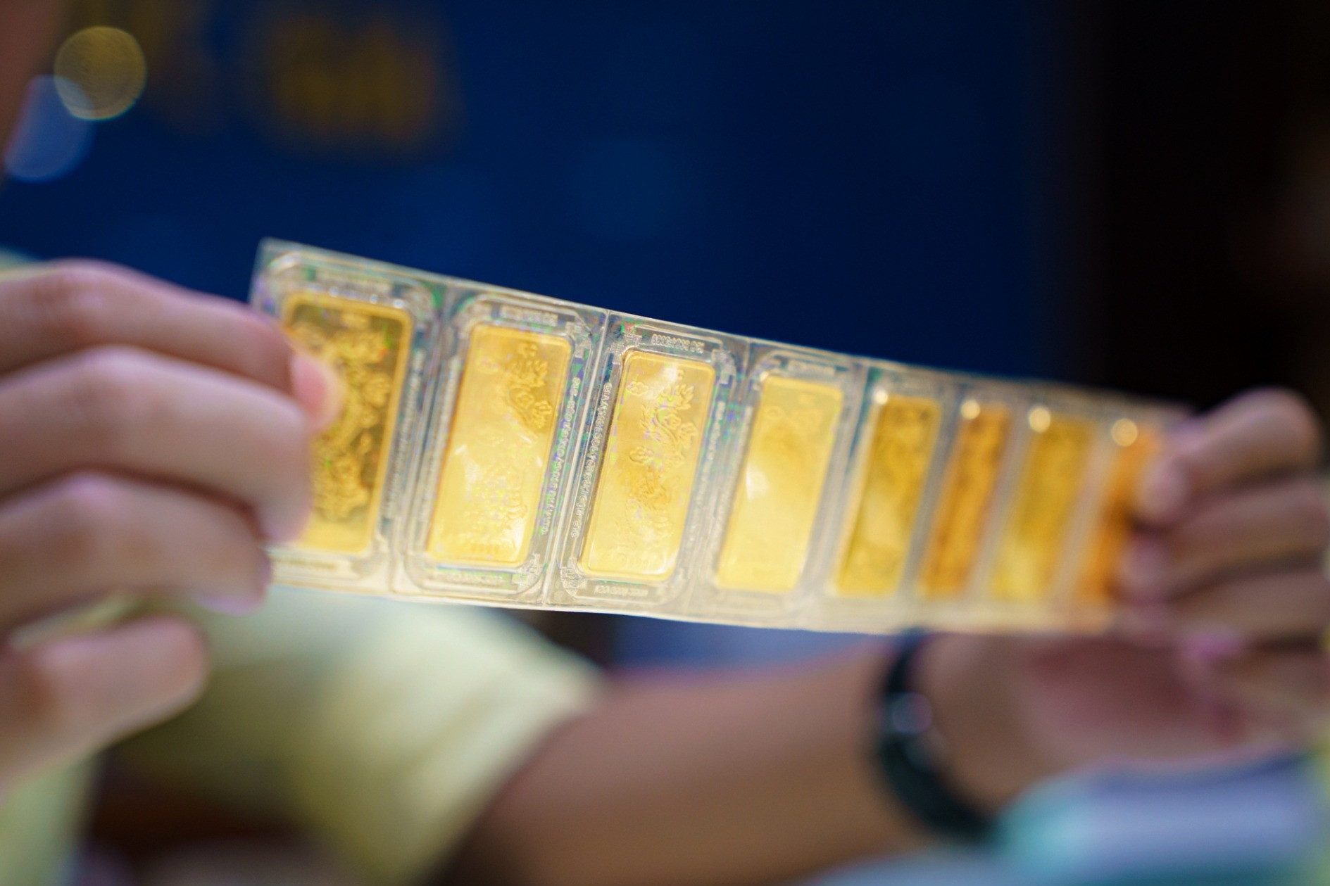 Một ngân hàng từng giao dịch hơn 5.000 tấn vàng/năm, tháng cao điểm hơn 700 tấn