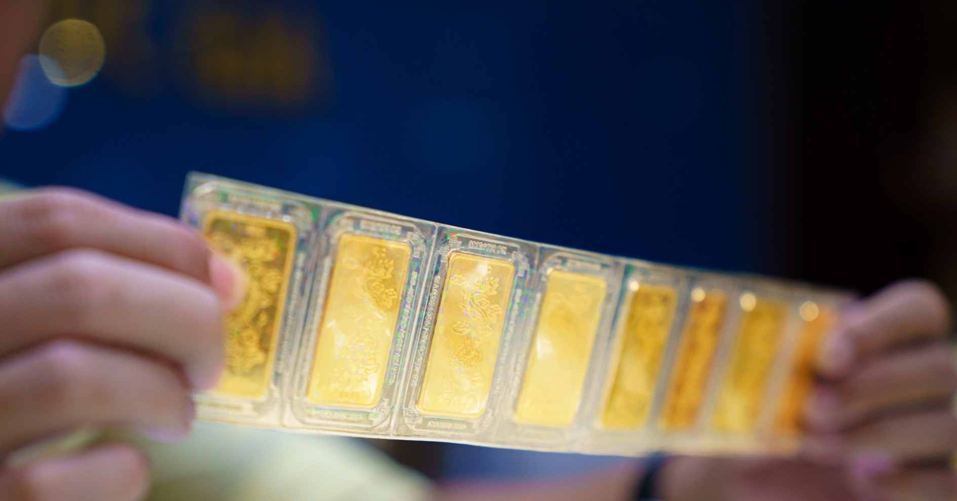 Một ngân hàng từng giao dịch hơn 5.000 tấn vàng/năm, tháng cao điểm hơn 700 tấn