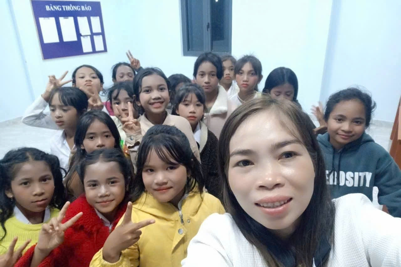 Nữ đảng viên K&apos;Ho gieo chữ, chuyển đổi số ở buôn làng Tây Nguyên