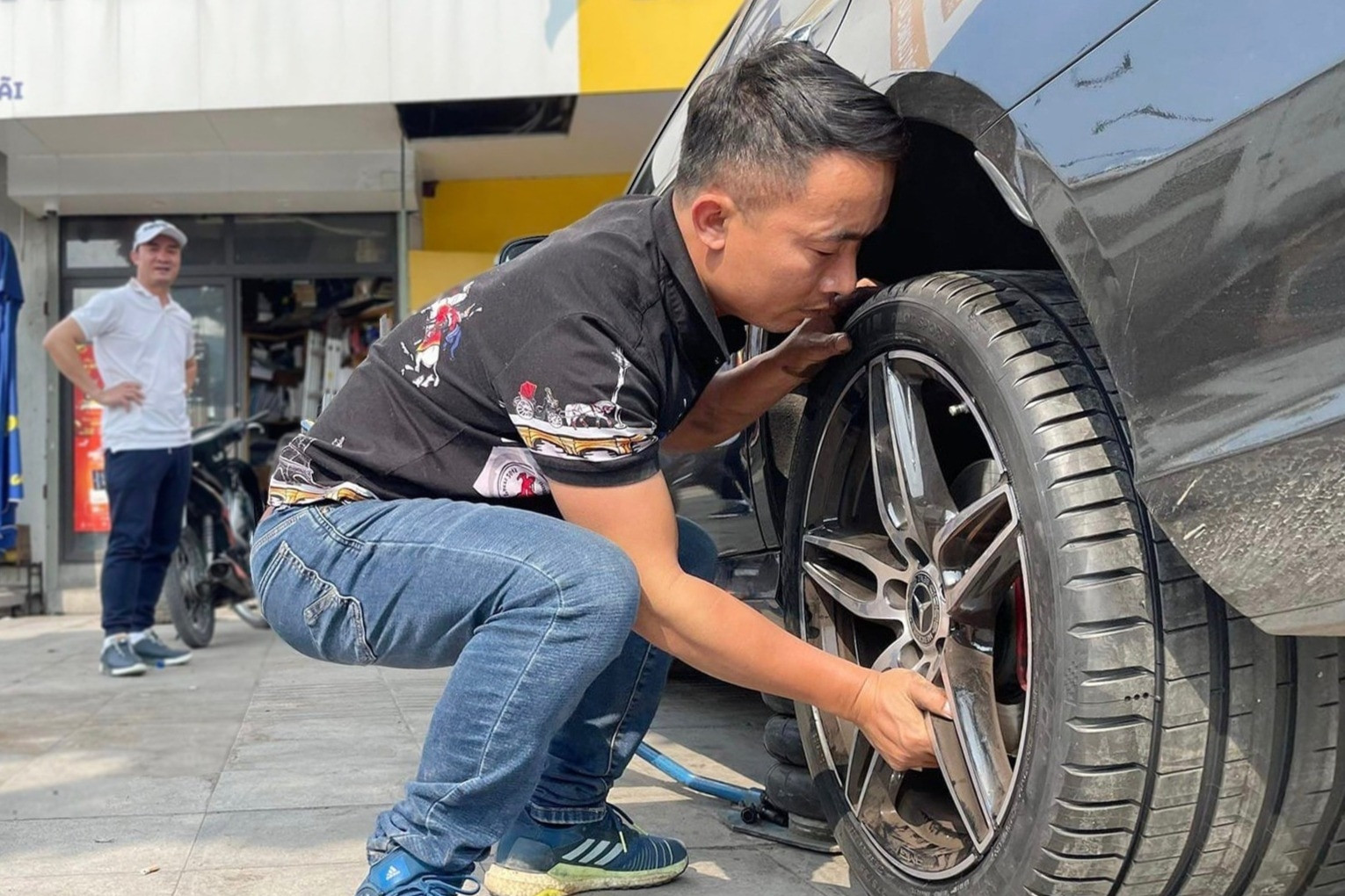 Ô tô chỉ ngập nhẹ, phanh vẫn 'chết cứng': Coi chừng mất cả chục triệu