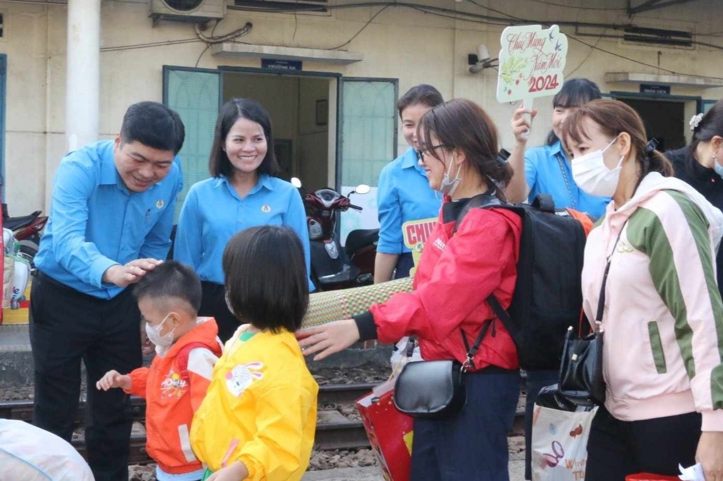 Tết 2026: Lao động khó khăn có thể được hỗ trợ suất quà 1,3 triệu đồng