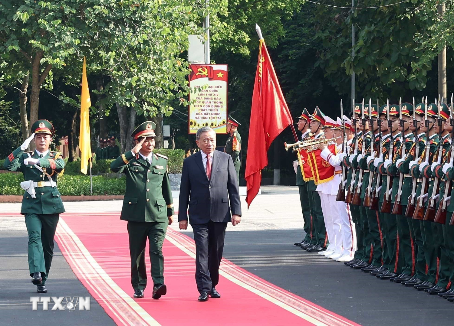 tong bi thu to lam du le ky niem 80 nam ngay truyen thong luc luong vu trang quan khu 1 8343310 2.jpg