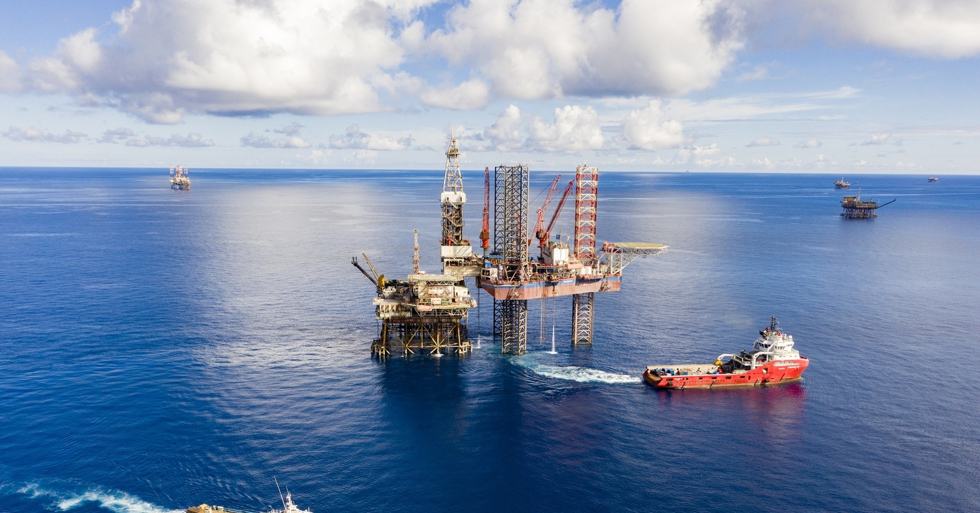 Top 10 Doanh nghiệp tạo giá trị hàng đầu Việt Nam 2025 ngành Năng lượng Dầu khí