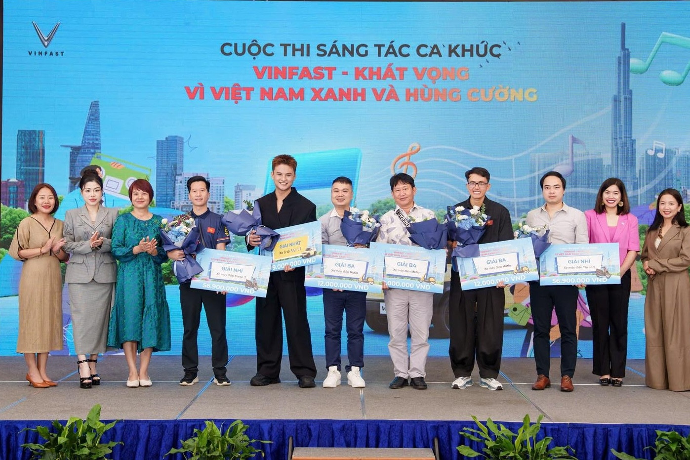 Trao giải cuộc thi ‘VinFast - Khát vọng Vì Việt Nam Xanh và Hùng cường’