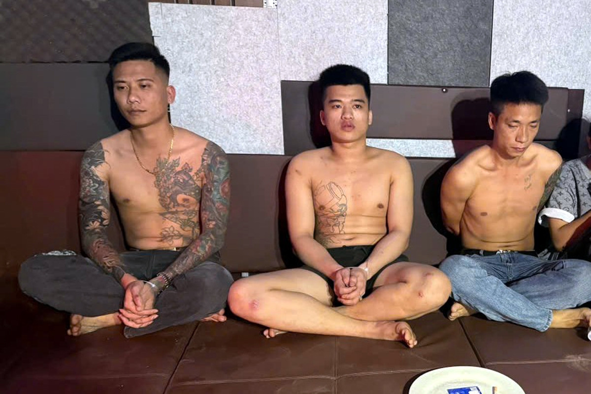 Triệt phá quán karaoke 'chui', tổ chức cho khách 'bay lắc' trong đêm