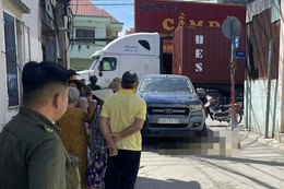 Va chạm với xe bán tải, cụ bà khuyết tật 79 tuổi tử vong thương tâm