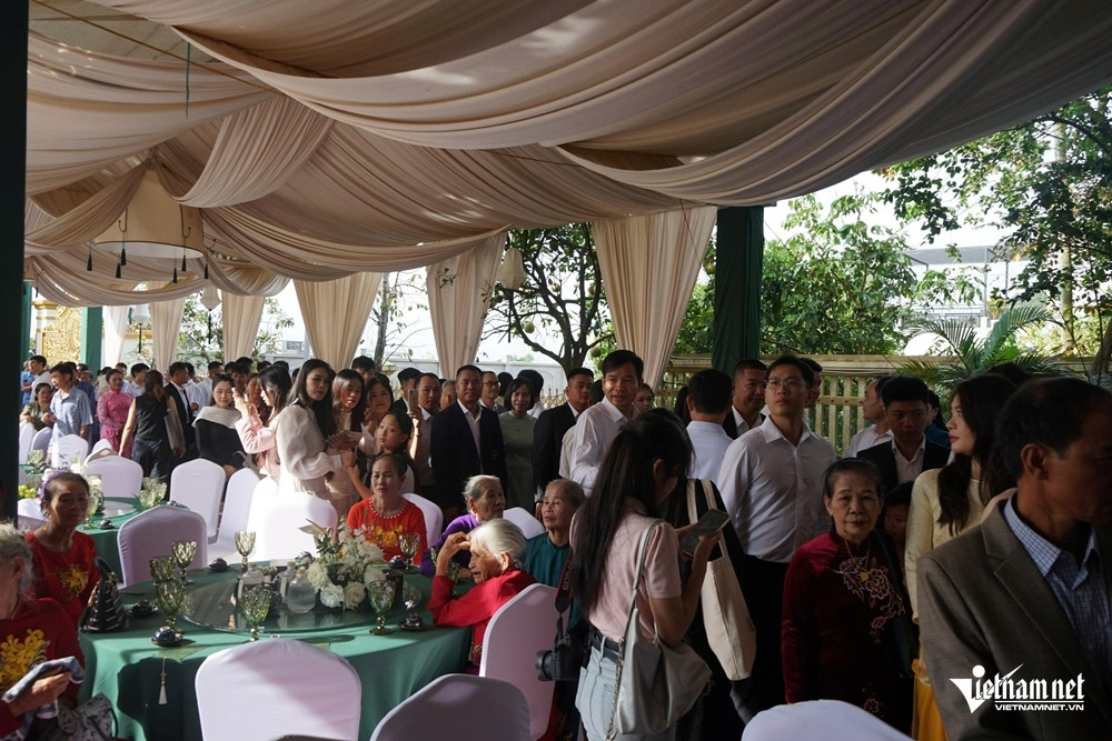 Đỗ Thị Hà trong lễ ăn hỏi