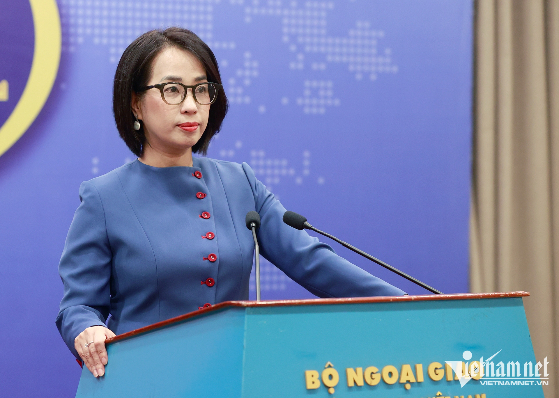 w pham thu hang 1570 2549.jpg