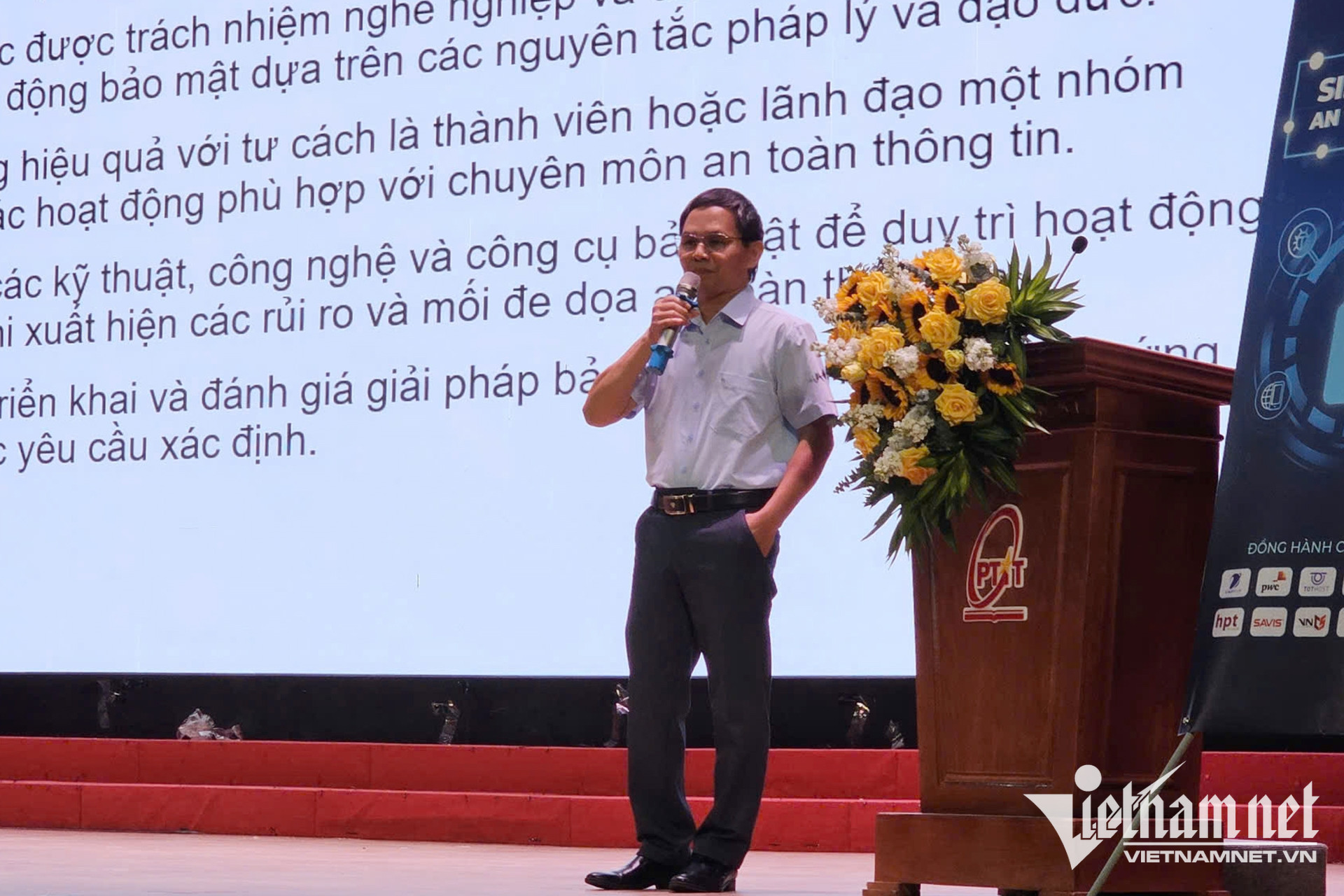 W-trao thuong sinh vien 1.jpg