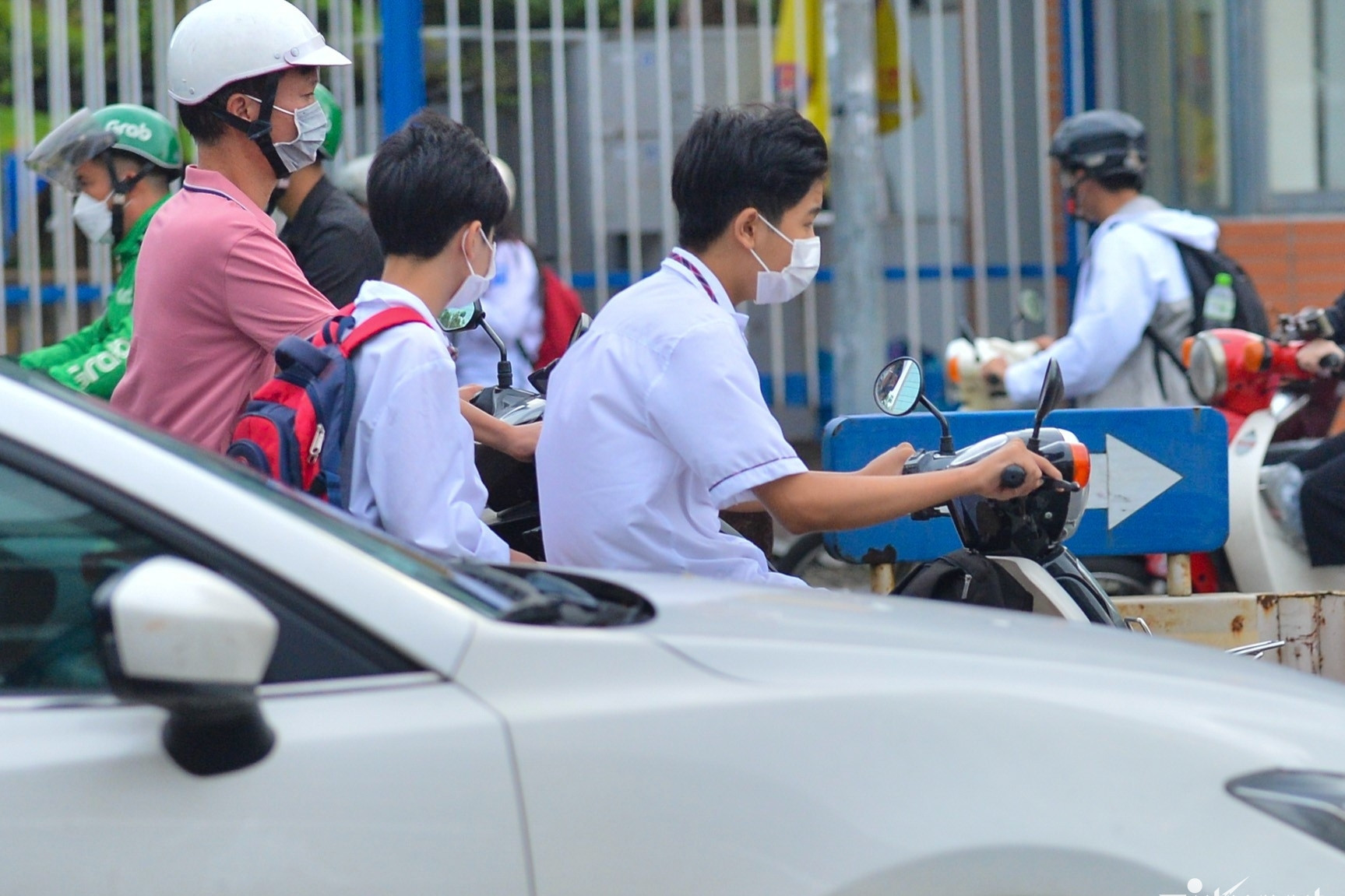 Ám ảnh các vụ tai nạn học sinh tử vong, tôi vẫn phải để con tự đi xe máy tới trường
