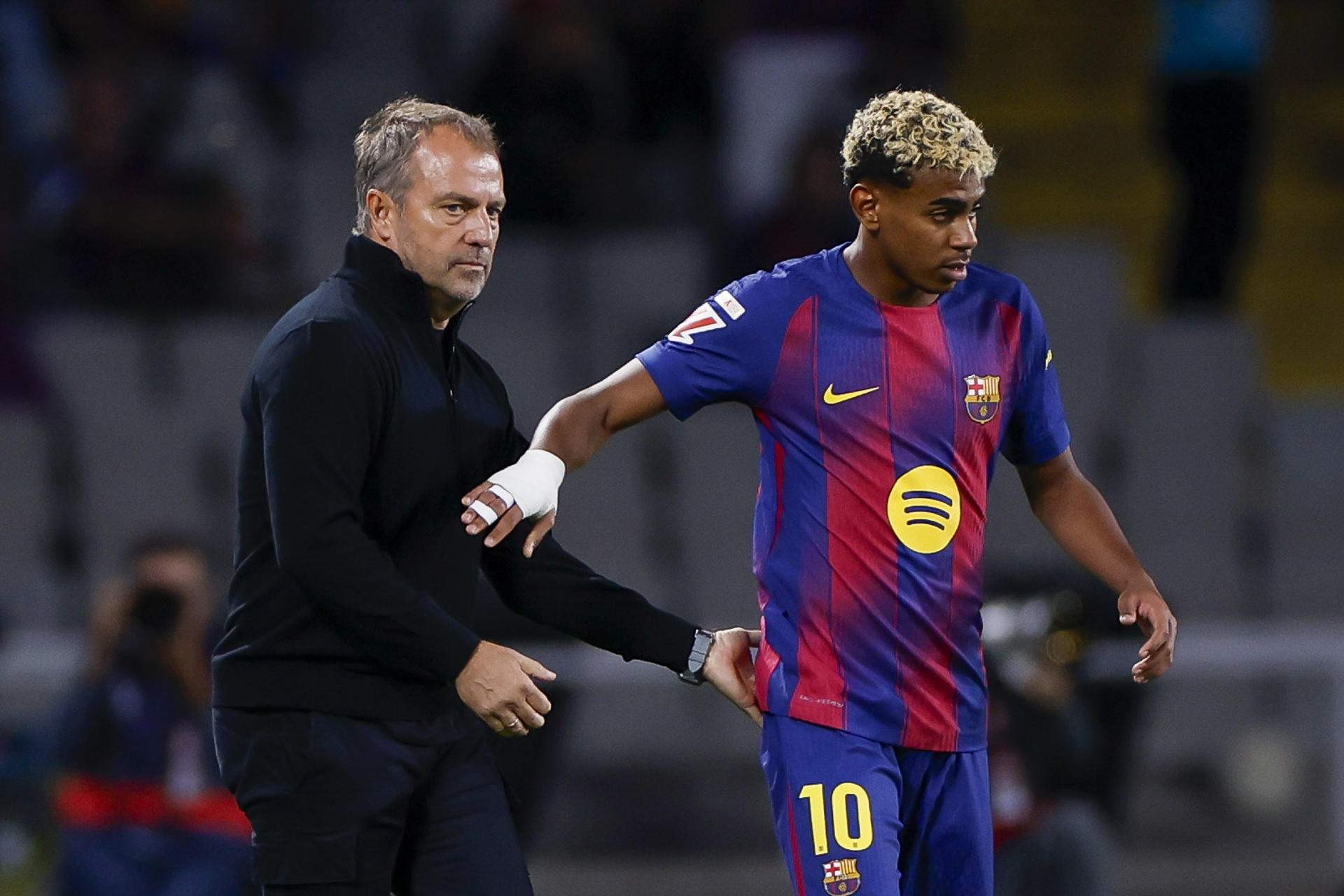 Barca căng thẳng: Hansi Flick ‘nóng mặt’ vì Lamine Yamal