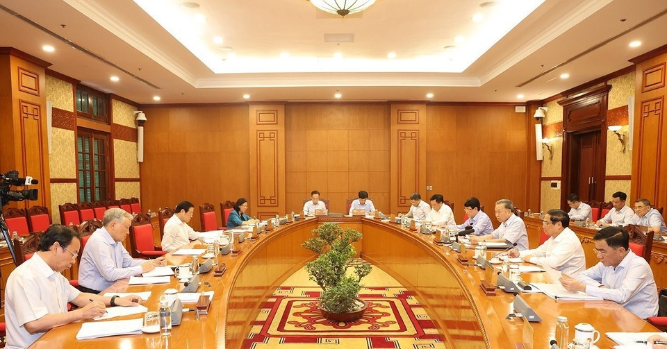 Bộ Chính trị quy định các trường hợp thôi chức ...