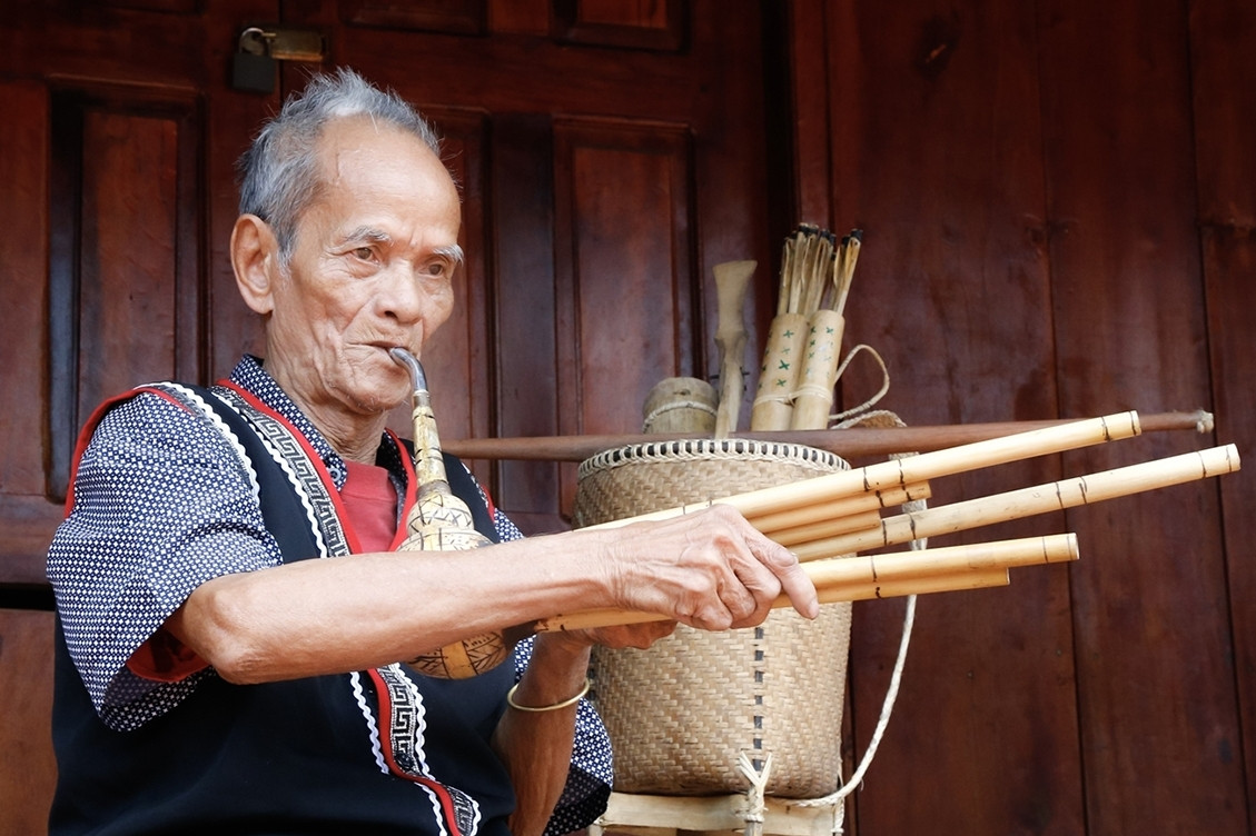 Câu chuyện biến vật dụng thường ngày thành sản phẩm du lịch của già làng người Raglay