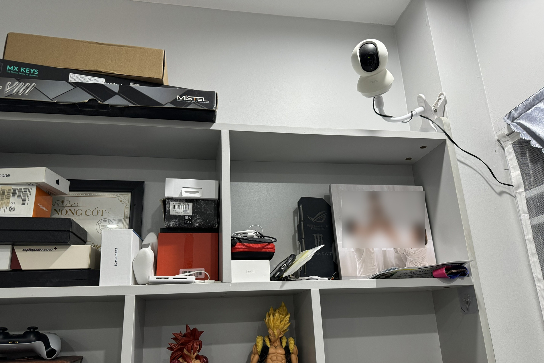 Chồng giàu lắp 6 camera trong nhà, vợ uất ức khi biết lý do thực sự